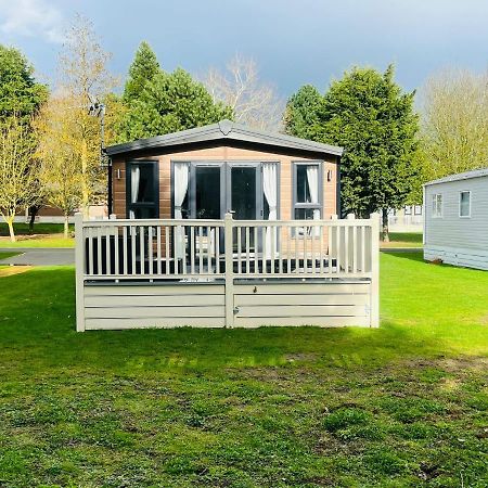 Buttermere Lodge With Hot Tub Barmby on the Moor ภายนอก รูปภาพ