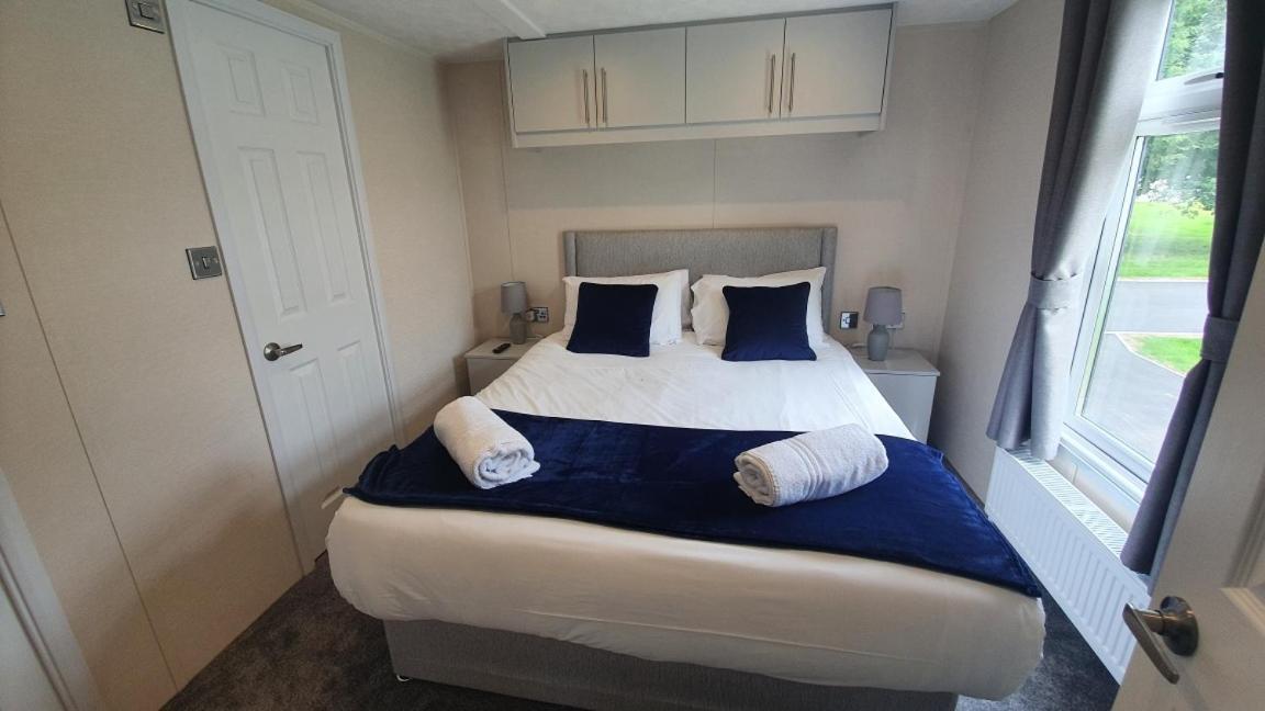Buttermere Lodge With Hot Tub Barmby on the Moor ภายนอก รูปภาพ