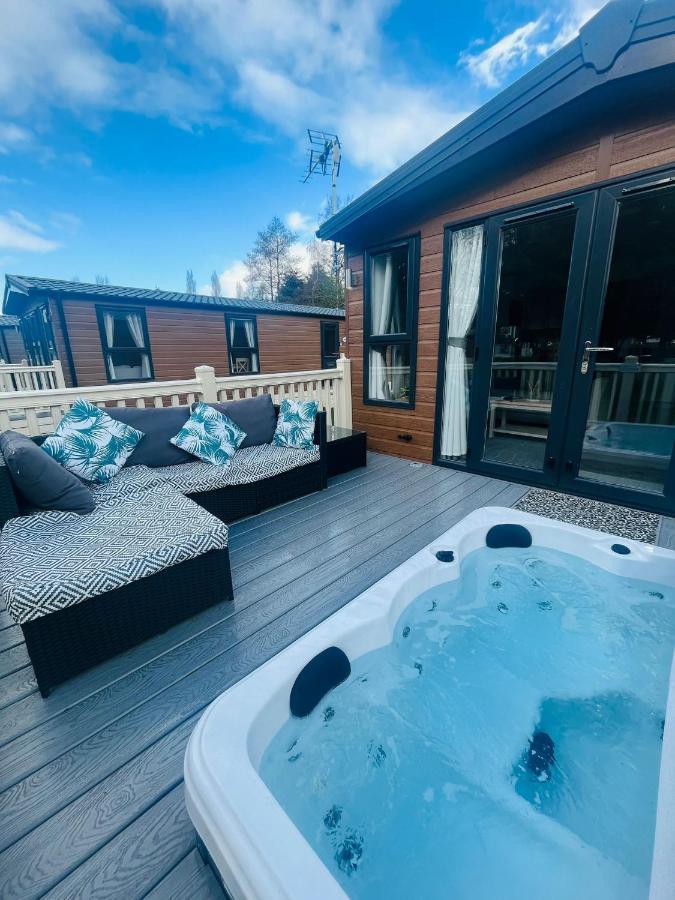 Buttermere Lodge With Hot Tub Barmby on the Moor ภายนอก รูปภาพ