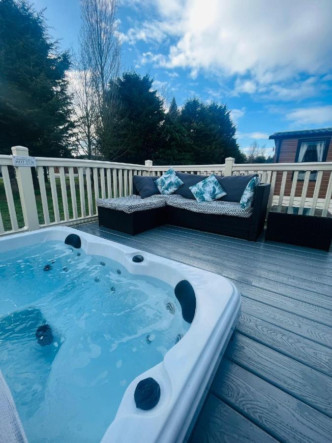 Buttermere Lodge With Hot Tub Barmby on the Moor ภายนอก รูปภาพ
